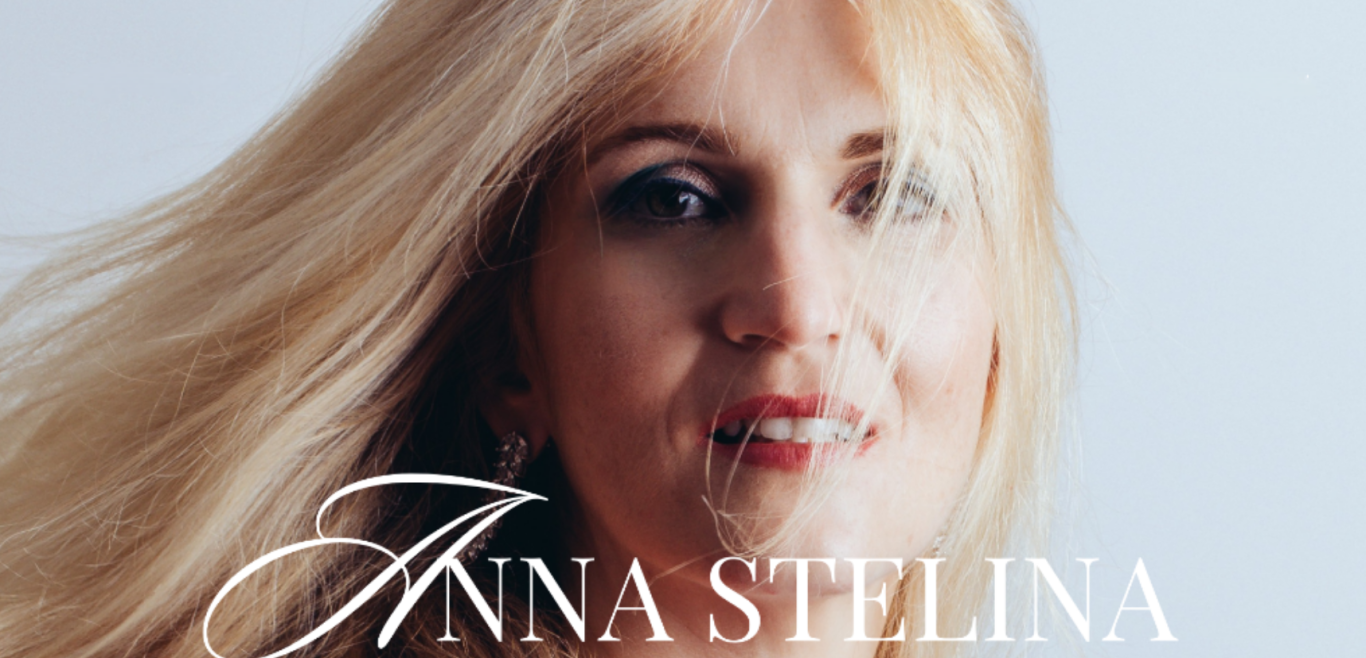 Chanteuse Anna Stelina